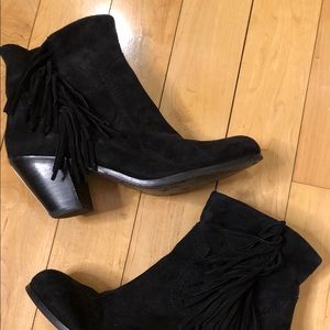 - Sam Edelman cowgirl boots 👢
